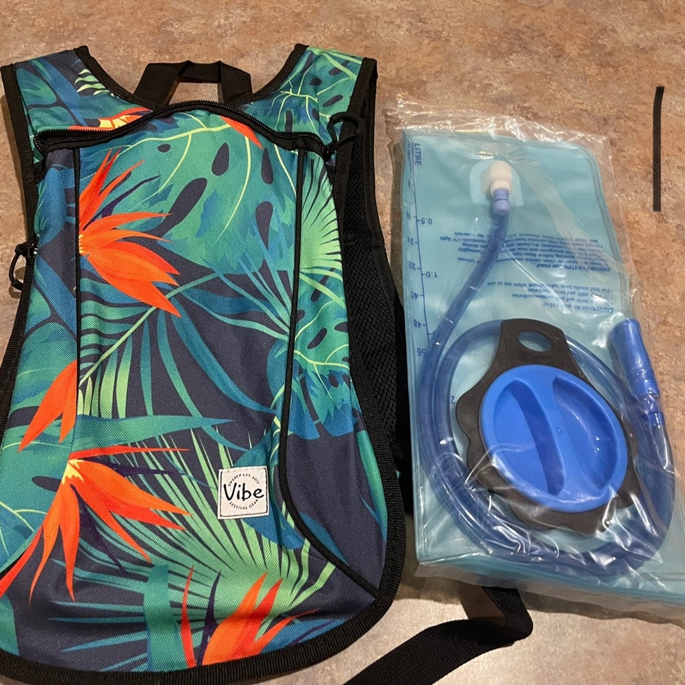Vibe Leafy Green and Orange Hydration Pack